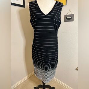 PRICE DROP 🙀🍂🎃🥤White House black market black and white sleeveless dress 14